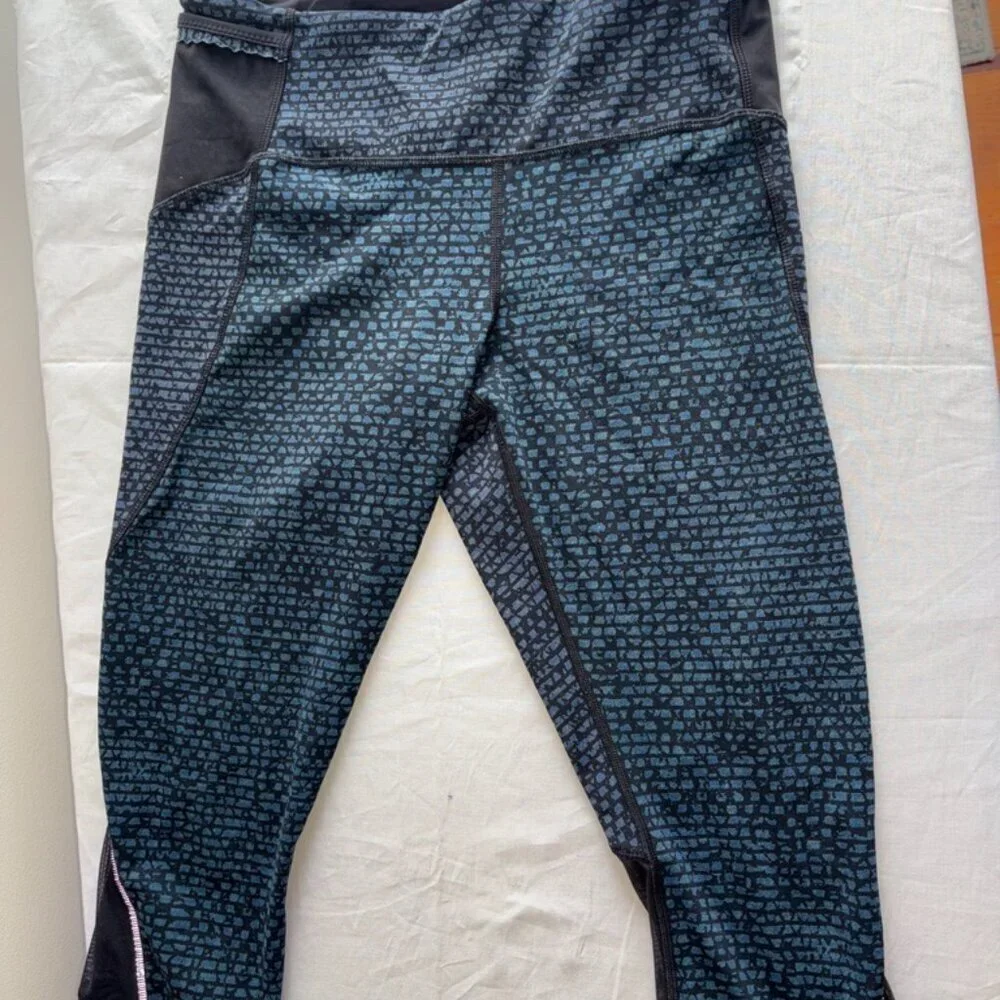Lululemon Free Runner Crop Size 10 Shatter Weave Desert Teal Alberta Lake/Black